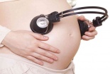 Gắn tai nghe trực tiếp vào bụng bầu sẽ ảnh hưởng lớn đến thính lực thai nhi