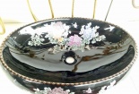 Cận cảnh lavabo trang trí hoa đẹp mắt giá triệu đồng/chiếc ở chợ Việt