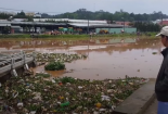 Hồ Xuân Hương ngập rác thải sau cơn mưa lớn