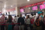 Sân bay Tân Sơn Nhất đông nghịt vì hàng nghìn người đi chơi lễ 30/4