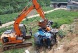 Tai nạn giao thông ngày 17/5: Xe tải mất lái lật nhiều vòng xuống vực sâu