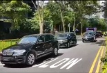 Cận cảnh đoàn xe 30 chiếc hộ tống ông Trump đến gặp Thủ tướng Lý Hiển Long