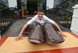Đại gia Bắc Ninh đặt ô tô chở cặp cá leo khổng lồ nặng hơn tạ mua từ Campuchia