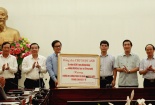 Bộ trưởng Bộ KH&CN tặng thiết bị chuẩn đo lường y tế cho tỉnh Phú Thọ