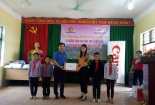Tặng gần 6.000 bộ dụng cụ ăn bán trú cho các em nhỏ hoàn cảnh khó khăn
