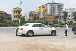 Rolls-Royce Ghost tiền tỷ 'nát' đầu sau cú va chạm với xe máy tại Hà Nội