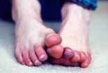 Chuyên gia khuyến cáo, giữ ấm bàn chân mùa đông như bảo vệ trái tim mình