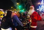 Dịch vụ ông già Noel đắt khách, sinh viên tranh thủ kiếm tiền triệu mỗi ngày