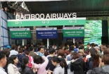 Xếp hàng đông nghẹt 'săn' vé máy bay và combo du lịch trọn gói của Bamboo Airways