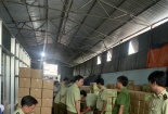 Phát hiện ô tô vận chuyển hơn 1.000 thùng hàng hóa có dấu hiệu vi phạm