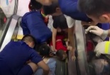 Bài học đắt giá từ việc bé 2 tuổi bị kẹt tay vào thang cuốn