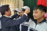 Đoàn thanh niên Tổng cục TCĐLCL tặng 300 mũ bảo hiểm đạt chuẩn cho học sinh 