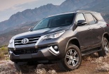 Loạt xe ô tô Toyota giảm giá mạnh: Chiếc SUV 7 chỗ này giảm tới 130 triệu tại Việt Nam