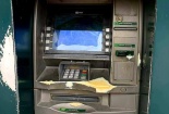 ATM cáu bẩn, khách hàng 'chuộng' thanh toán online