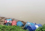 Chặn đứng đối tượng 'lén lút' đổ chất thải công nghiệp xuống sông Hồng