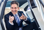 Bí quyết làm việc hơn 13 tiếng/ngày mà không đuối sức của triệu phú tự thân Grant Cardone
