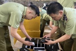 Hàng loạt kính mắt có dấu hiệu giả mạo nhãn hiệu Chanel bị tạm giữ