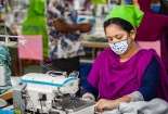 Dịch COVID-19 'giáng đòn' nặng nề vào ngành dệt may khu vực châu Á