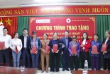 AIC Group trao tặng 100 điện thoại cho người khiếm thị