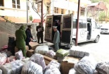 Nhập lậu hàng hóa: Mua gom nước hoa trôi nổi, xúc xích đóng túi về bán kiếm lời