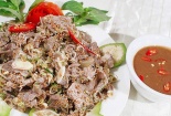 Nguy cơ nhiễm bệnh từ món gỏi tái cần tránh dùng ngày Tết