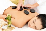 Massage bằng đá nóng tiềm ẩn nhiều rủi ro và không phải ai cũng có thể sử dụng