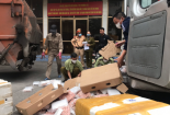 Tiêu hủy lượng 'khủng' chân gà tẩm ướp không rõ nguồn gốc