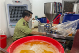 Sang chiết, dán nhãn các loại mỹ phẩm giả mạo nhãn hiệu nổi tiếng bằng hóa chất trôi nổi