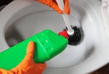 Cảnh báo nguy cơ ngộ độc từ hóa chất tẩy rửa gia dụng 