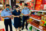 Bánh trung thu và thực phẩm đã hết hạn vẫn ngang nhiên bày bán