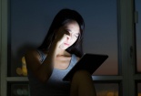 Cảnh báo nguy cơ ung thư tuyến giáp do sử dụng điện thoại ban đêm
