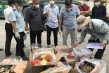 Phát hiện hàng trăm thùng hàng nhập lậu ngụy trang sò huyết tại TP Hồ Chí Minh