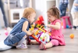 Cảnh báo nguy hiểm khi mua đồ chơi cho trẻ nhỏ qua các trang bán hàng online