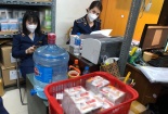 Thu giữ nhiều sản phẩm bảo vệ sức khỏe nghi hàng giả, hàng nhái tại chợ thuốc lớn nhất Thủ đô