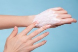 Sử dụng kem dưỡng ẩm có yếu tố chống nắng SPF sai cách, nguy cơ ung thư da