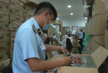 Tạm giữ số lượng hàng hóa ‘khủng’ không xuất xứ, hóa đơn tại TP.HCM