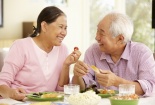 Dinh dưỡng phù hợp cho tuổi 50 để tránh các căn bệnh tuổi già