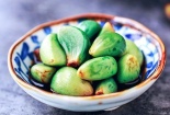 Giấm tỏi chuyển màu xanh có nguy hại gì không?
