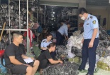 Thu giữ 5.300 sản phẩm quần áo không có nhãn hàng hóa