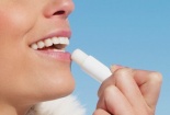 Cách chọn son dưỡng môi đúng chuẩn để có đôi môi căng mọng 