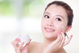 Dùng kem dưỡng ẩm mùa hè đúng cách, không gây mụn