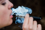 Cảnh báo ngộ độc và nhiễm hóa chất do hút thuốc lá điện tử