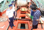 Tạm giữ tàu chở khoảng 46.000 lít dầu DO không rõ nguồn gốc