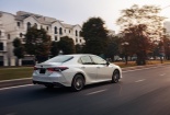 Toyota Camry 2022 cải tiến từ động cơ tới công nghệ xứng tầm 'đẳng cấp', giá trong tầm tay