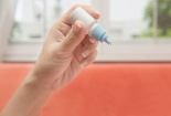 Cẩn thận khi dùng thuốc nhỏ tai tránh hậu quả khôn lường
