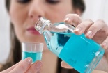 Lưu ý khi chọn và dùng nước súc miệng chuẩn an toàn, hiệu quả