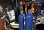 Hà Nội: Phát hiện cơ sở kinh doanh khí cười không rõ nguồn gốc xuất xứ 
