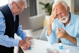 Dùng thuốc giảm đau ibuprofen kéo dài nguy cơ mắc các vấn đề về dạ dày, tim mạch