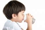 Cảnh báo: Trẻ bị tử vong sau khi uống oresol quá đậm