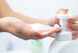 Hóa chất được tìm thấy trong mỹ phẩm và các sản phẩm vệ sinh có nguy cơ gây sinh non